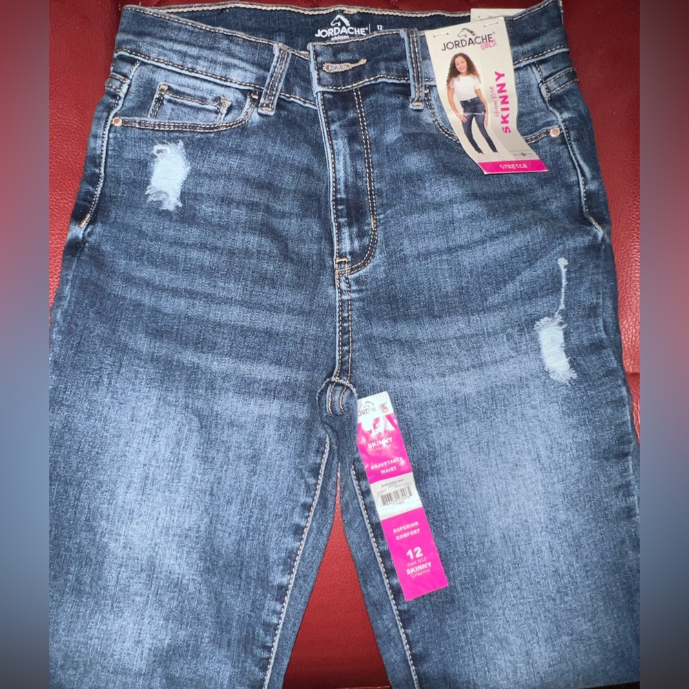 Jordache Skinny Jeans in Medium Wash Blue with Pink Tag